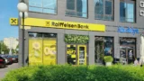 Equa bank tiše zmizela (2026): Účty přešly pod Raiffeisenbank, část klientů si přesto připlatí 600&nbsp;Kč&nbsp;ročně