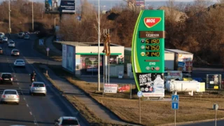 Čeští řidiči platí u&nbsp;pump nejvíc za poslední roky (září 2026): Nafta se dotkla magické hranice 50&nbsp;Kč&nbsp;za litr