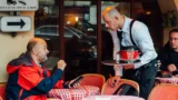 Restaurace zavádějí časové limity u&nbsp;stolu (2026): Po 60 minutách vás požádají o&nbsp;uvolnění místa