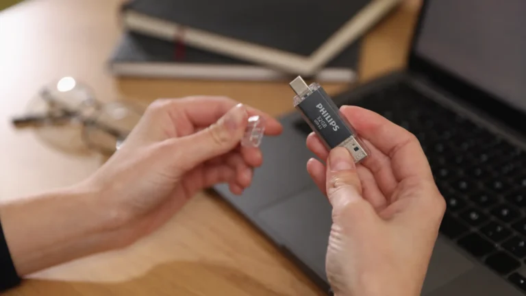 Flash disk z&nbsp;Actionu za 220&nbsp;Kč: Philips má USB-A i&nbsp;USB-C, srovnali jsme ho se 3 dražšími konkurenty