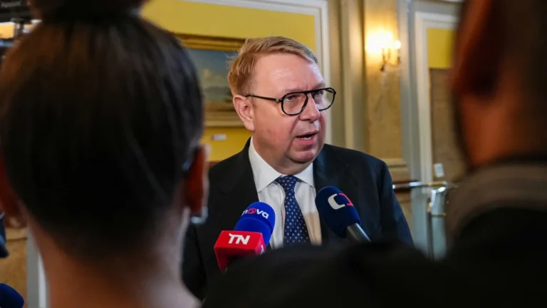 Juchelka spouští příspěvek na digitální kurzy (2026): Stát nabízí až 35&nbsp;000&nbsp;Kč, požádat mohou i&nbsp;zaměstnaní