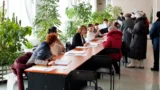 Až 6&nbsp;800&nbsp;Kč&nbsp;za 2 víkendy práce: Volební komise letos platí víc, o&nbsp;mzdu v&nbsp;zaměstnání navíc nepřijdete