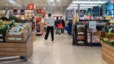 Potraviny už supermarketům nevydělávají nejvíc (2026): Sázejí na nářadí, elektro a&nbsp;domácí potřeby