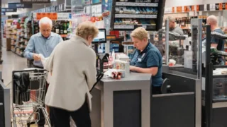 Mohou zmizet do 10 let: V&nbsp;Česku zanikne 355 tisíc míst, mezi ohroženými profesemi jsou právníci i&nbsp;úředníci