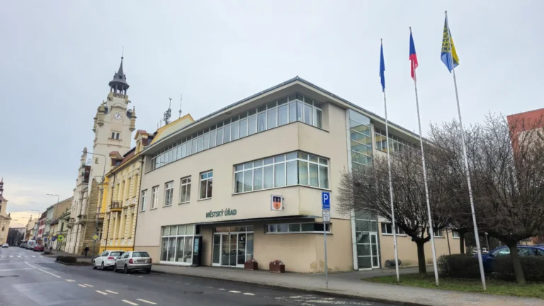 Kolik si vydělá starosta obce v&nbsp;roce 2026? Na malé vesnici přes 58 tisíc, rozhoduje počet obyvatel a&nbsp;úvazek