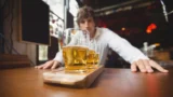 11 nejhorších českých alkoholů (2026): Tuzemáku turisté nerozumí, mezi propadáky je i&nbsp;Becherovka