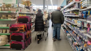 Action má v&nbsp;nabídce magnetickou powerbanku za 319&nbsp;Kč: Poslouží i&nbsp;jako stojánek, srovnali jsme ji se 3 konkurenty