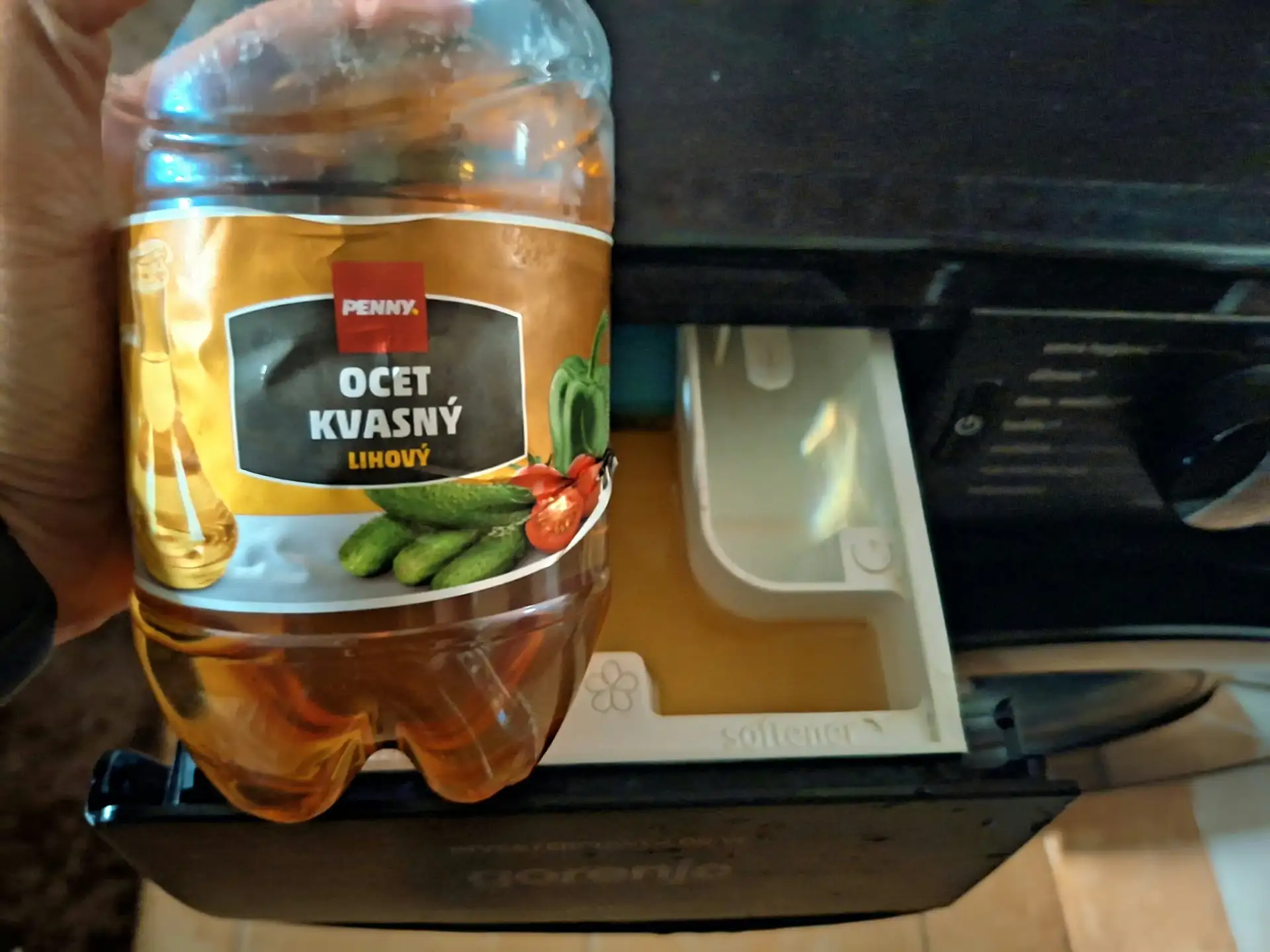 ocet v nádržce na aviváž