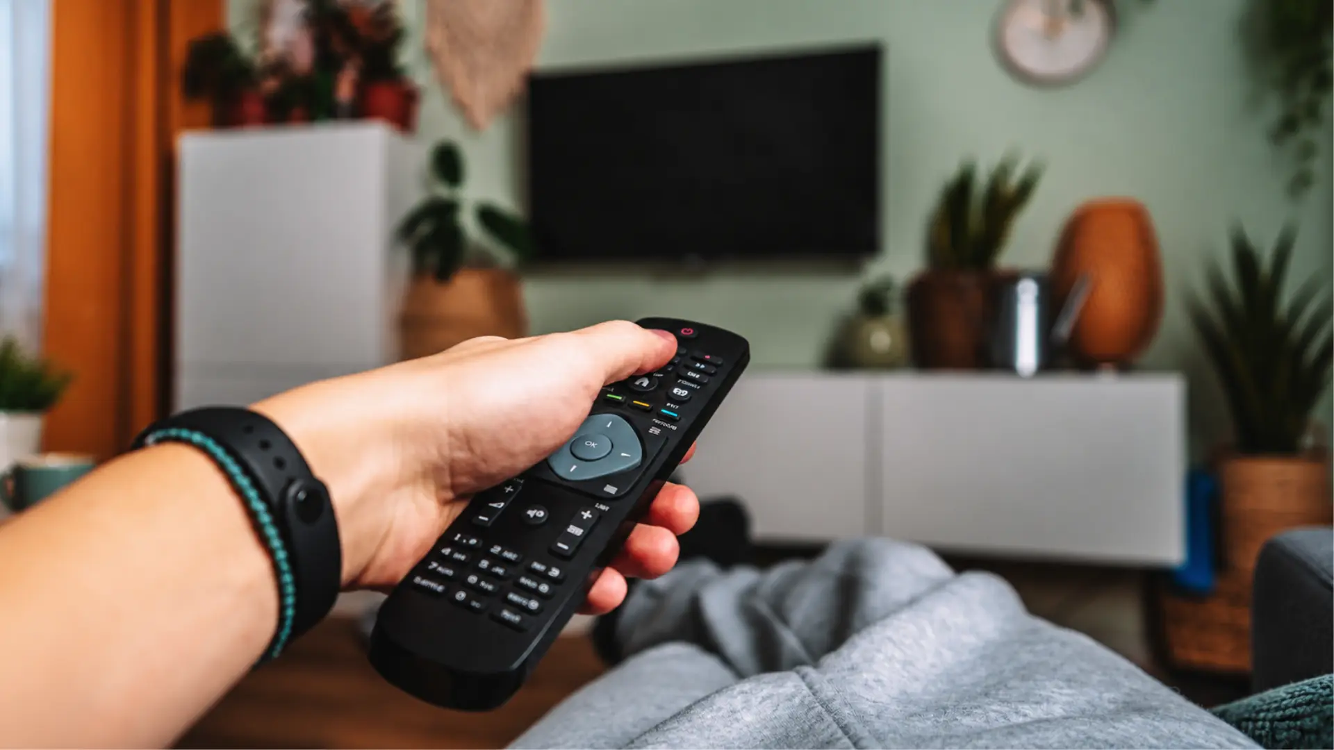 Ovladač na televizi skrývá funkci Filmmaker Mode (2026): Kdo ji zapne, dostane zadarmo kvalitnější obraz