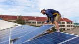 Zájem o&nbsp;domácí fotovoltaiku je v&nbsp;Česku o&nbsp;49&nbsp;%&nbsp;nižší než loni: Někteří majitelé už pochybují o&nbsp;návratnosti