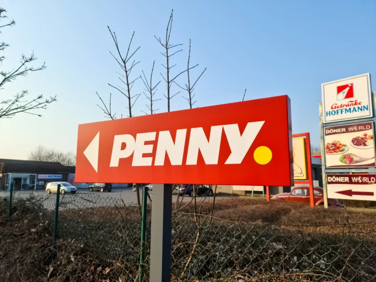 Novinky v&nbsp;Penny (2026): Širší uličky, samoobslužné pokladny a&nbsp;víc čerstvých potravin. 5 prodejen kvůli tomu zavírá