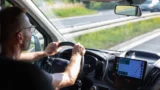 Nová daň za auta (2026): Plug-in hybridy mohou stát přes 10&nbsp;000&nbsp;Kč&nbsp;ročně, v&nbsp;Česku půjde spíš o&nbsp;dálniční známku