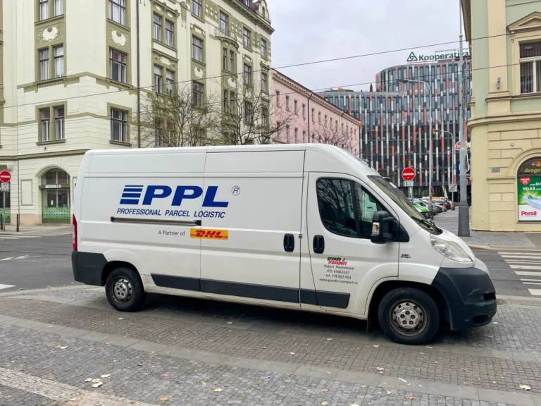 Řidič dodávky prý vydělá i&nbsp;60 tisíc, slibují inzeráty. Já prošel statistiku i&nbsp;pracovní portály, realita je polovina