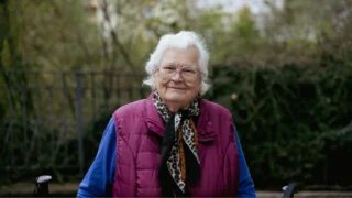 „Akorát chtějí, abychom my důchodci šli k&nbsp;volbám a&nbsp;hodili jim to tam,“ říká o&nbsp;příspěvku 2&nbsp;000&nbsp;Kč&nbsp;seniorka Hana