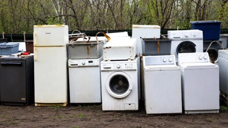 Nejhorší pračky dle testů (2026): Propadly Indesit a&nbsp;Philco, slabiny má i&nbsp;dražší Beko za 9&nbsp;000&nbsp;Kč