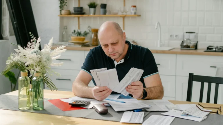 „Skončila mi fixace hypotéky,“ říká čtenář. Kdyby kývl na nabídku banky, zbytečně by přeplatil 30&nbsp;000&nbsp;Kč