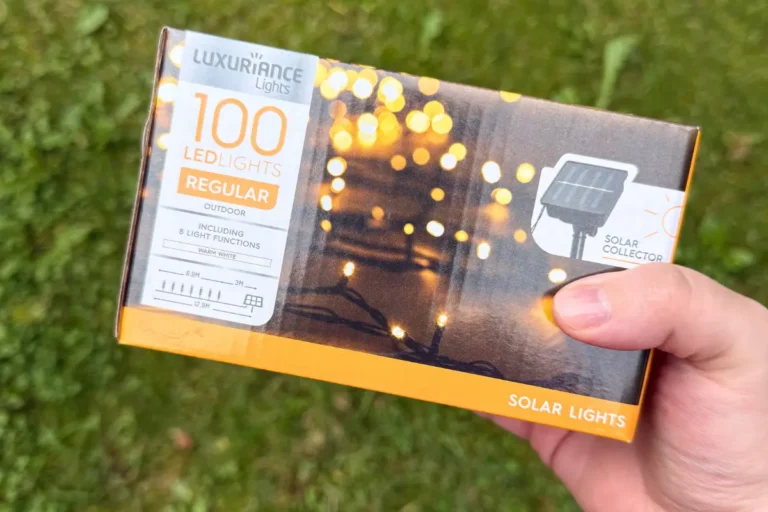 Solární světelný řetěz z&nbsp;Actionu za 140&nbsp;Kč&nbsp;(recenze 2026): Vypadal jako levná dekorace. Po pár dnech jsem změnila názor