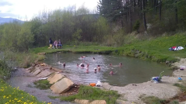 Termální prameny v&nbsp;přírodě: Na Slovensku se vykoupete zdarma ve 33&nbsp;°C, v&nbsp;národních parcích ale hrozí pokuta