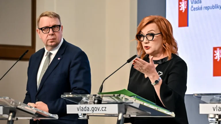 Schillerová promluvila o&nbsp;zvyšování daní: V&nbsp;roce 2027 zdraží kratom i&nbsp;hazard, na řadě jsou i&nbsp;majitelé investičních bytů