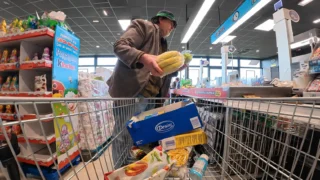 Po samoobslužných pokladnách přichází další změna (2026): Kaufland zkouší vozík, se kterým nevykládáte zboží na pás