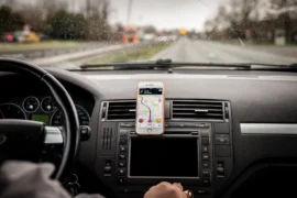 Waze v&nbsp;autě skryl 4 klíčové údaje o&nbsp;jízdě: Po aktualizaci Češi přechází jinam. Některé alternativy jsme testovali