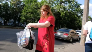 „Zaplatím nájem a&nbsp;mám nůž na krku,“ popisuje Jana (41): Minimální mzda 22&nbsp;400&nbsp;Kč&nbsp;nestačí ani na základní život