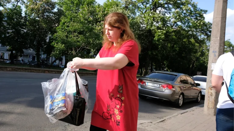 „Zaplatím nájem a&nbsp;mám nůž na krku,“ popisuje Jana (41): Minimální mzda 22&nbsp;400&nbsp;Kč&nbsp;nestačí ani na základní život
