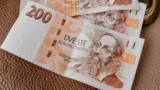 Až 5&nbsp;000&nbsp;Kč&nbsp;pro maminky, 2&nbsp;000&nbsp;Kč&nbsp;na pohyb dětí: Papírové žádosti o&nbsp;příspěvky VZP končí už 30. listopadu