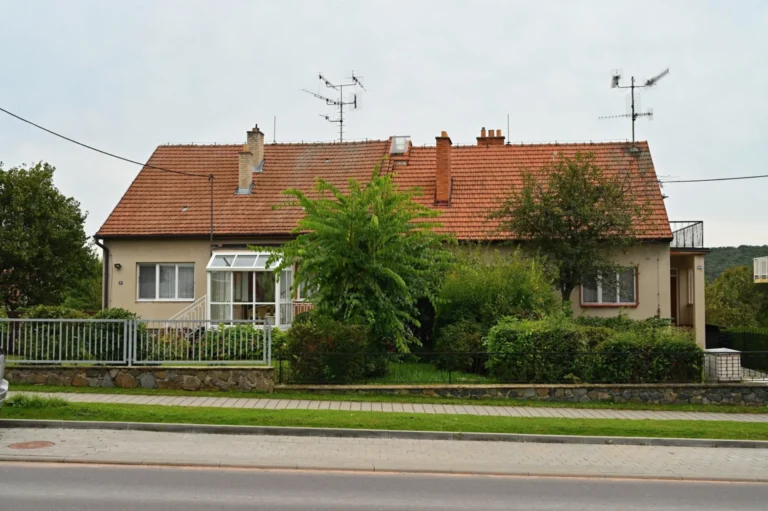 Starší domy čekají změny: Při větší opravě musíte splnit energetické normy, za průkaz k&nbsp;prodeji zaplatíte až 8&nbsp;000&nbsp;Kč