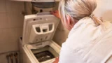 „Pračka odešla a&nbsp;na novou nemáme.“ Superdávka nepokryje vše, na nezbytný spotřebič může přispět Úřad práce