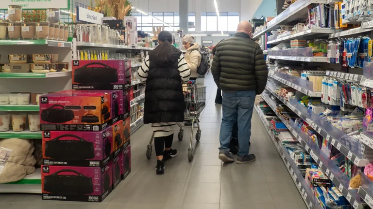 Vysavač na popel z&nbsp;Actionu za 599&nbsp;Kč: Má 20litrovou nádobu, porovnali jsme ho s&nbsp;konkurencí od Parkside a&nbsp;HECHT