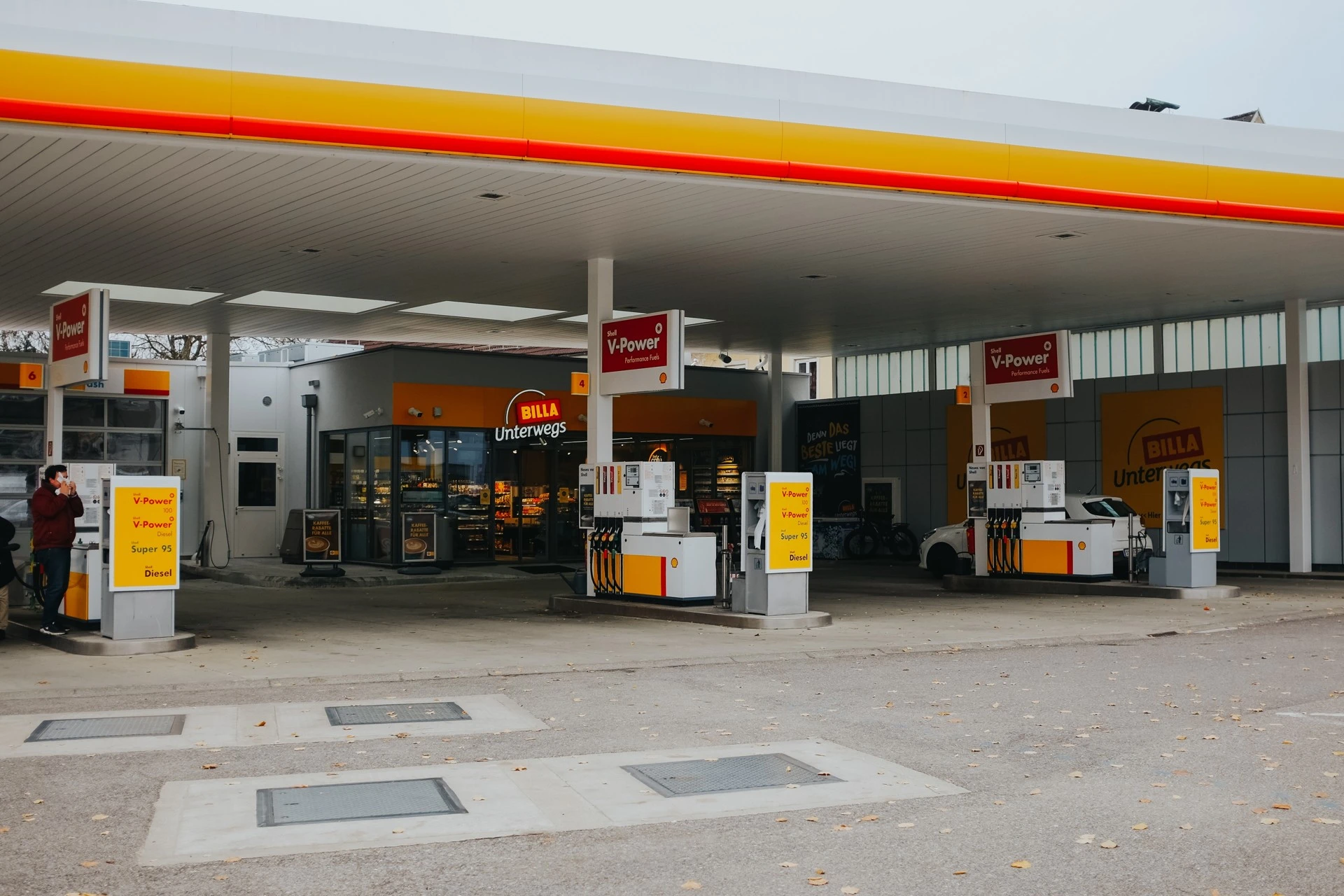 Čerpací stanice Shell s prodejnou Billa Unterwegs