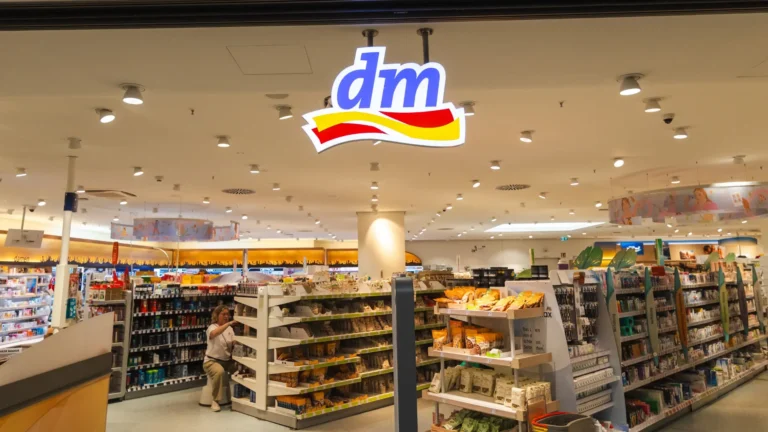 Drogerie dm nahrazuje akční letáky stálými cenami: Na slevu už nemusíte čekat, vydrží alespoň 4 měsíce