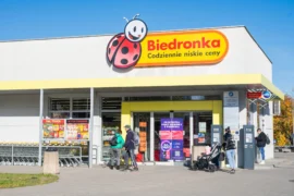 Biedronka „útočí“ na Parkside z&nbsp;Lidlu: Baterii prodává za 56&nbsp;Kč&nbsp;a&nbsp;nabíječku za 6&nbsp;Kč. Spočítali jsme, komu se vyplatí