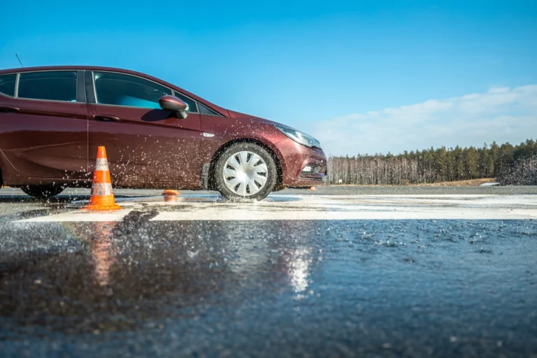 Nejhorší zimní pneumatiky dle ADAC (2026): Propadly Sunwide, Royal Black i&nbsp;Tracmax. Vybrali jsme 3 lepší alternativy
