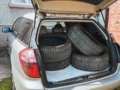 Celoroční vs. zimní pneumatiky (2026): Průměrné české auto si podle mě vystačí s&nbsp;jednou sadou. Skoro nic nenajedeme