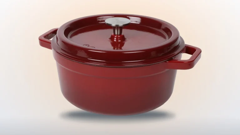 Action prodává litinový hrnec Sola za 499&nbsp;Kč: Spočítali jsme, že Le Creuset vyjde 16&nbsp;až 22krát dráž