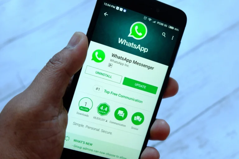 Google Play prošly kopie WhatsAppu i&nbsp;Chromu: Falešný WhatsApp si stáhlo přes 500 tisíc lidí, zkontrolujte telefon
