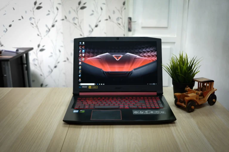 Notebooky do 25 tisíc (2026): I&nbsp;v&nbsp;paměťové krizi seženete 32&nbsp;GB, s&nbsp;OLED je nabízí Asus Vivobook S16