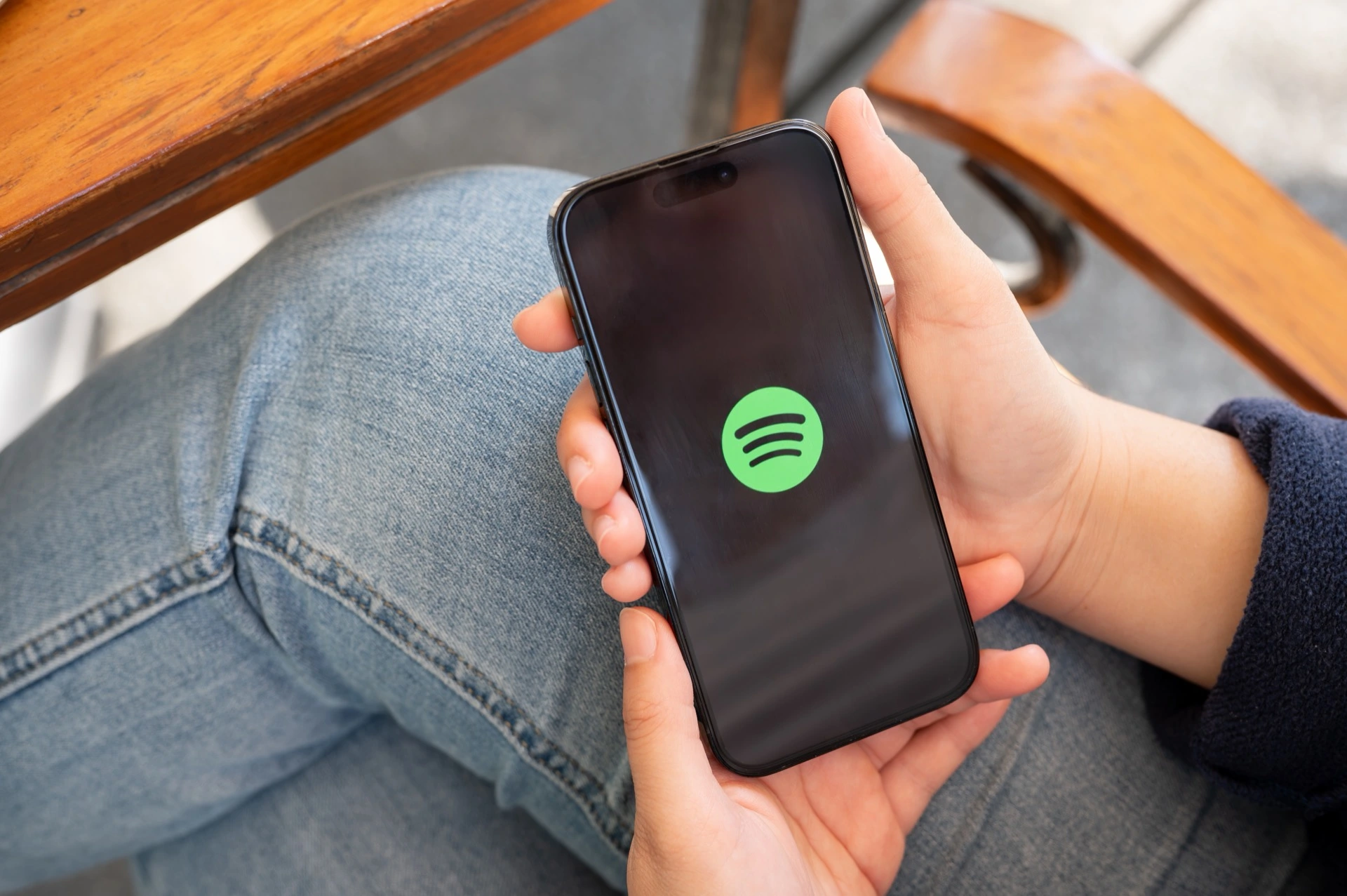 Plné úložiště v&nbsp;mobilu (2026): Místo často berou aplikace jako WhatsApp. Mezipaměť smazat můžete, data raději ne