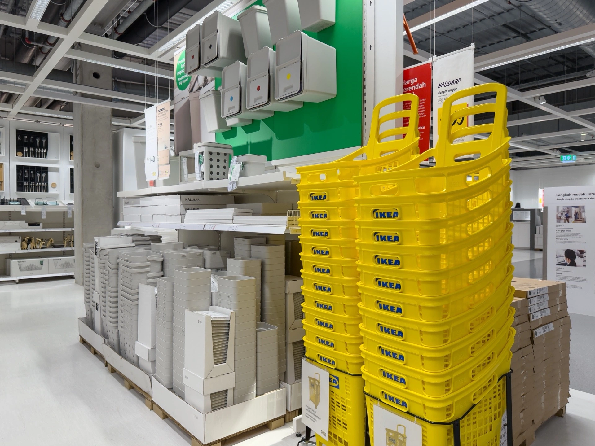 5 kousků z&nbsp;IKEA od 169&nbsp;Kč&nbsp;po kterých sáhněte jako první: Botník TRONES do úzké předsíně i&nbsp;stůl NORDEN složený na 26&nbsp;cm