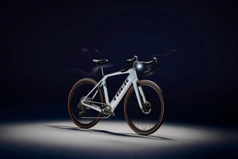 Trek už v&nbsp;Česku prodává své nejlehčí elektrokolo: Domane+ SL váží 11&nbsp;kg, s&nbsp;větší baterií zvládne dojezd 185&nbsp;km