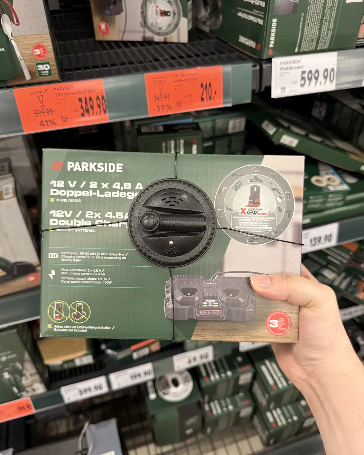Zlevněné nejsou jen akumulátory, ale také některé nabíječky pro systém Parkside X12V Team.