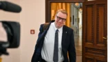 Jednorázových 2&nbsp;000&nbsp;Kč&nbsp;pro důchodce: S&nbsp;lednovou penzí nepřijdou, první možný termín určuje až novela