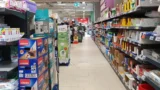 Kaufland dává seniorům dvakrát týdně slevu 10&nbsp;%&nbsp;z&nbsp;celého nákupu: Čeští zákazníci zatím jen přihlížejí