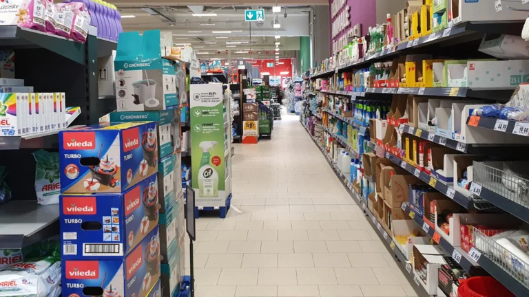 Kaufland dává seniorům dvakrát týdně slevu 10&nbsp;%&nbsp;z&nbsp;celého nákupu: Čeští zákazníci zatím jen přihlížejí