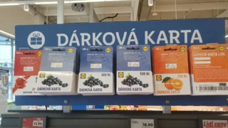 Lidl prodává dárkovou kartu do mobilu (říjen 2026): Jako jediná platí i&nbsp;na e-shopu, srovnali jsme ji se 4 konkurenty