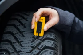 Pravidlo 4×4×4 při přezouvání pneumatik: Češi velikost vzorku často ignorují, pokuty jsou i&nbsp;10&nbsp;000&nbsp;Kč