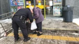 Ostraha si počká i&nbsp;u&nbsp;dveří: Za chybu při skenování nákupu mobilem ručí zákazník, za úmysl hrozí až 50&nbsp;000&nbsp;Kč