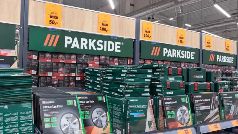 Lidl prý prodává urychlovač částic za 14,2 milionu korun: Kutilové si na sítích utahují z&nbsp;Parkside, přidali i&nbsp;stroj času